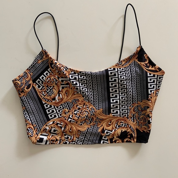 5 FOR 40 🎉 Versace Style Top - Picture 1 of 2